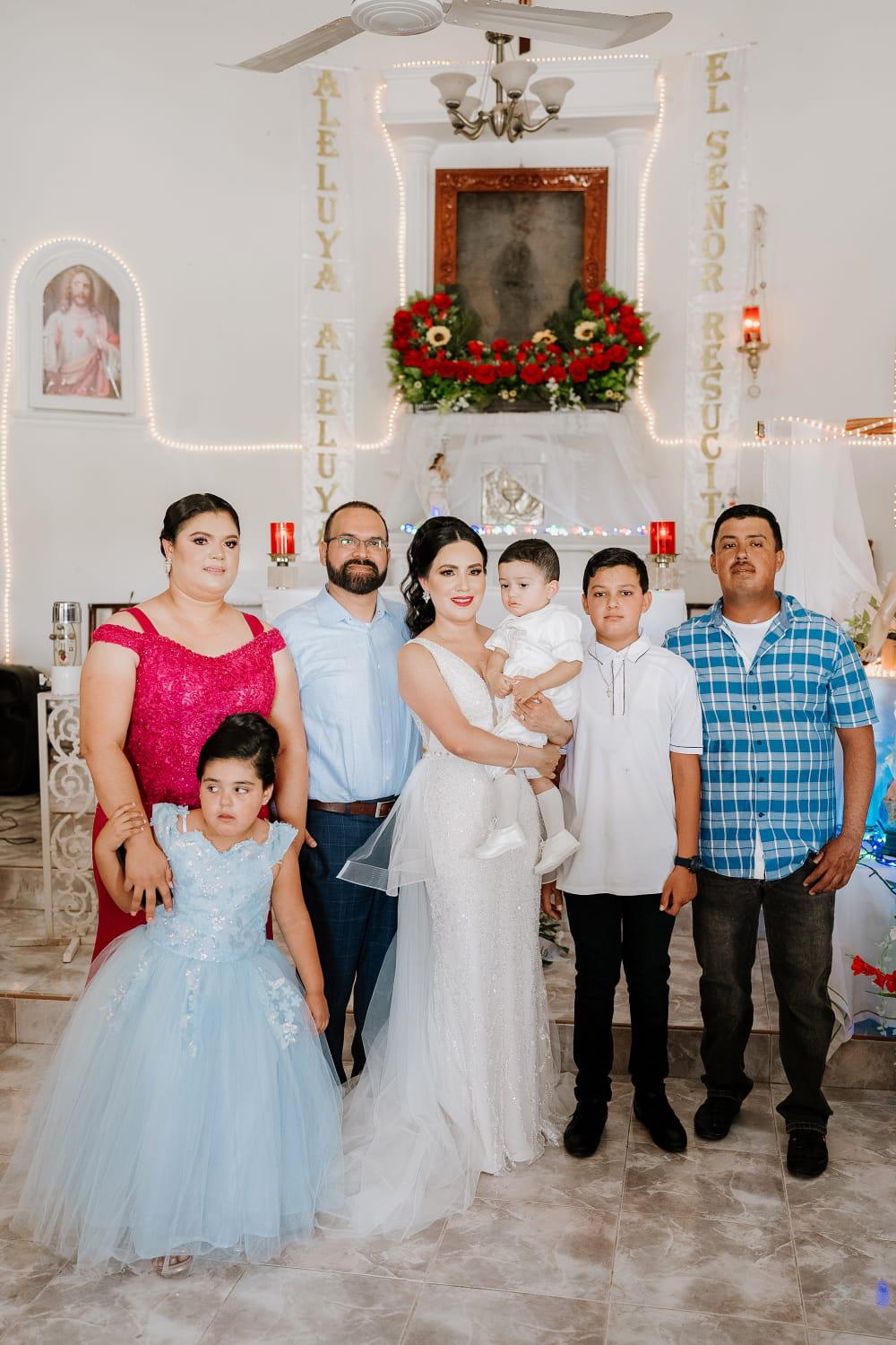 $!Los Arellano Ontiveros entre Claudia Ibarra y Jesús Ontiveros, y sus hijos, Jesús y Andrea Ontiveros Ibarra.