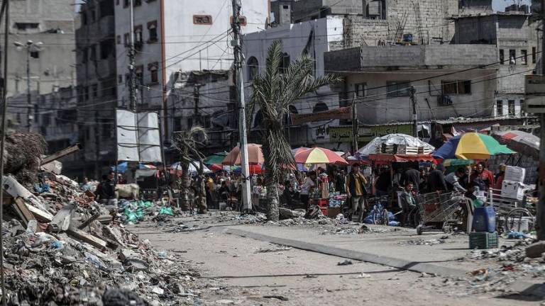 Los bombardeos israelíes a Gaza han dejado millones de toneladas de escombros.