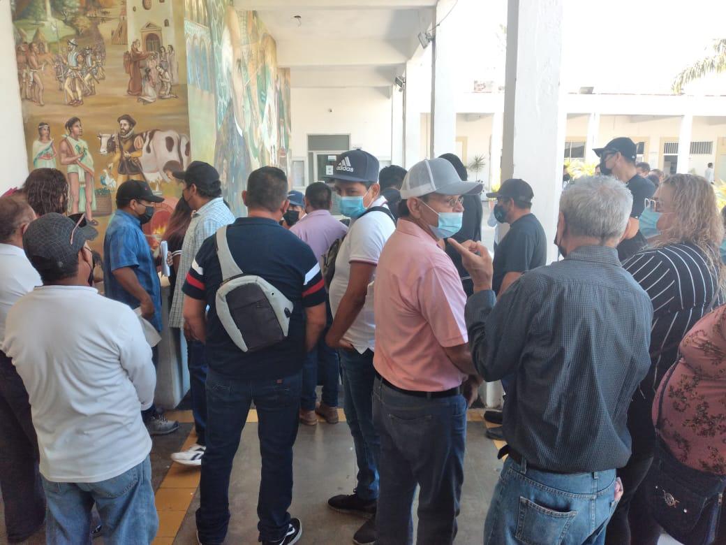 $!Ambulantes de playa piden al Gobierno de Mazatlán frenar a vendedores sin permiso de Semarnat