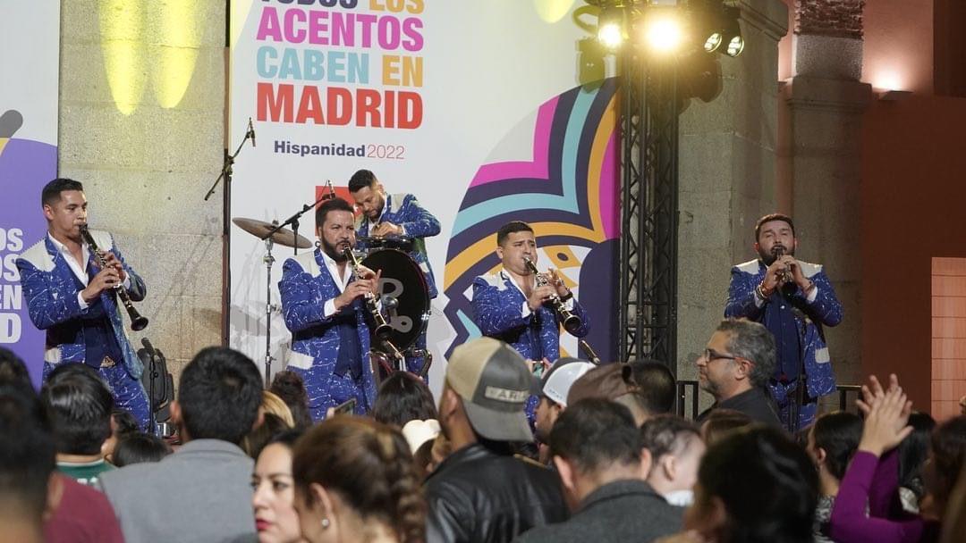 $!La Banda El Recodo pone a bailar a los hispanos en Madrid