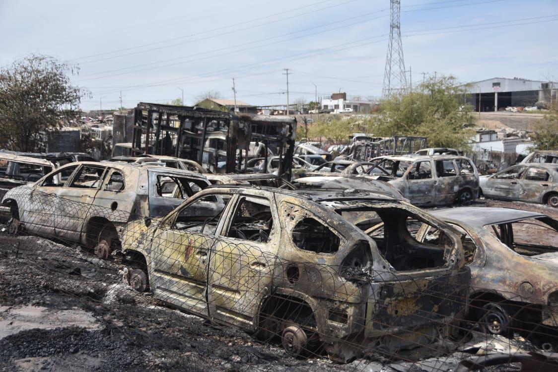 $!Propietarios de yonkes hacen recuento de daños tras incendio registrado al sur de Culiacán