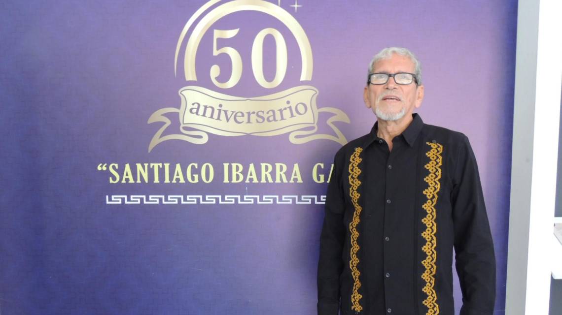 Santiago Ibarra recibe un homenaje por sus 50 años de trayectoria en la danza.