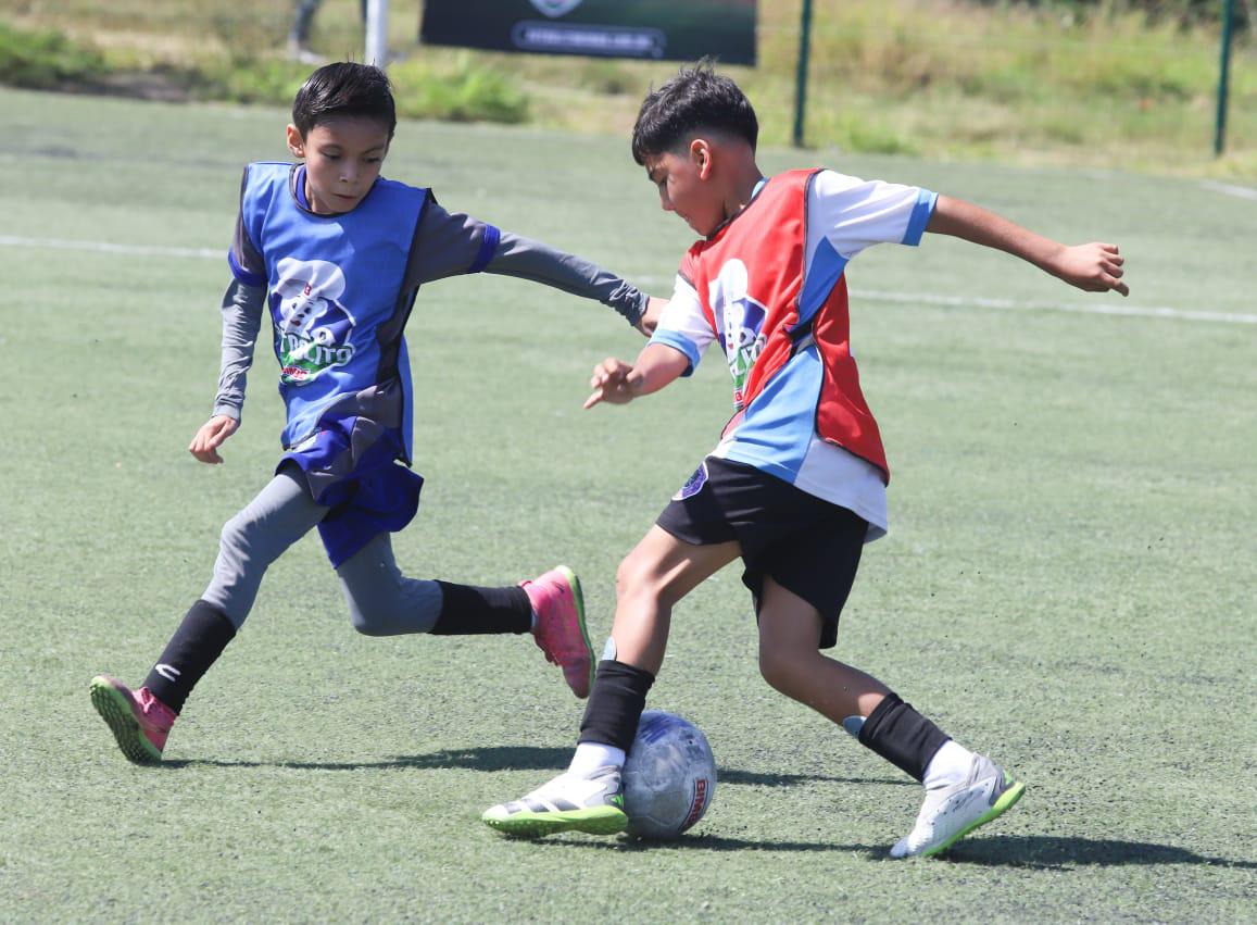 $!Primaria 13 de Septiembre domina al Colegio Everest en Futbolito Bimbo