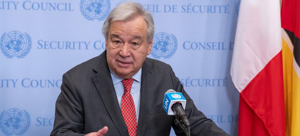 $!El Secretario General de la ONU, António Guterres, informa a los medios de comunicación fuera del Consejo de Seguridad sobre la situación en Gaza.
