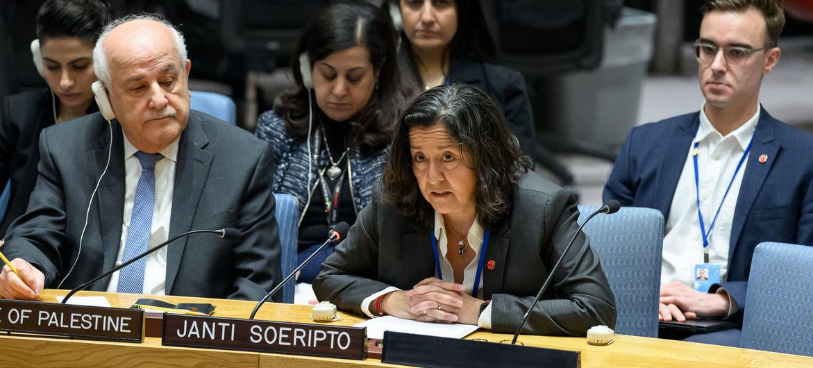 $!Janti Soeripto (derecha), presidenta y directora general de Save the Children Estados Unidos, informa al Consejo de Seguridad sobre la situación en Oriente Medio, incluida la cuestión palestina.