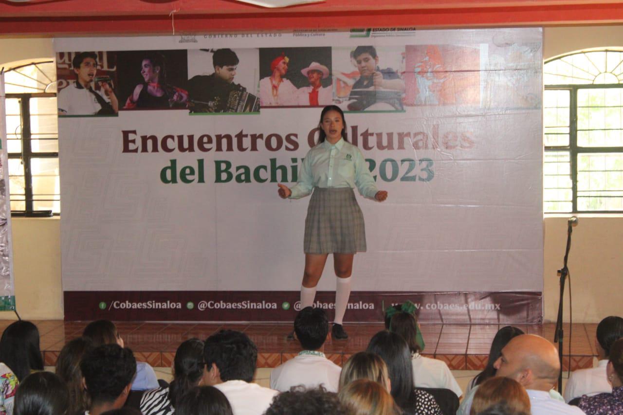 $!Gana alumno de Mazatlán concurso estatal de oratoria de Cobaes, en Rosario