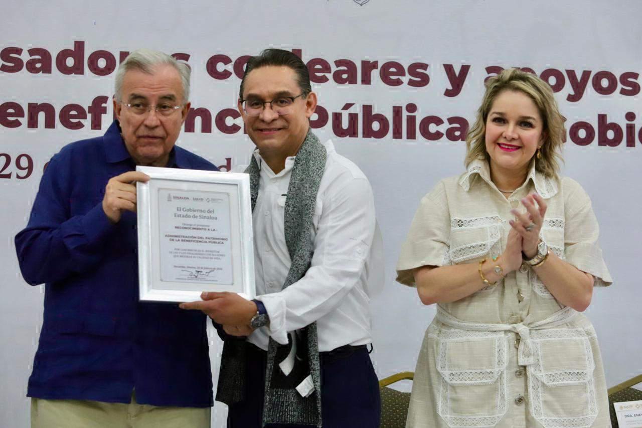 $!Entrega Beneficencia Pública Nacional 19 ambulancias y equipo a Sinaloa