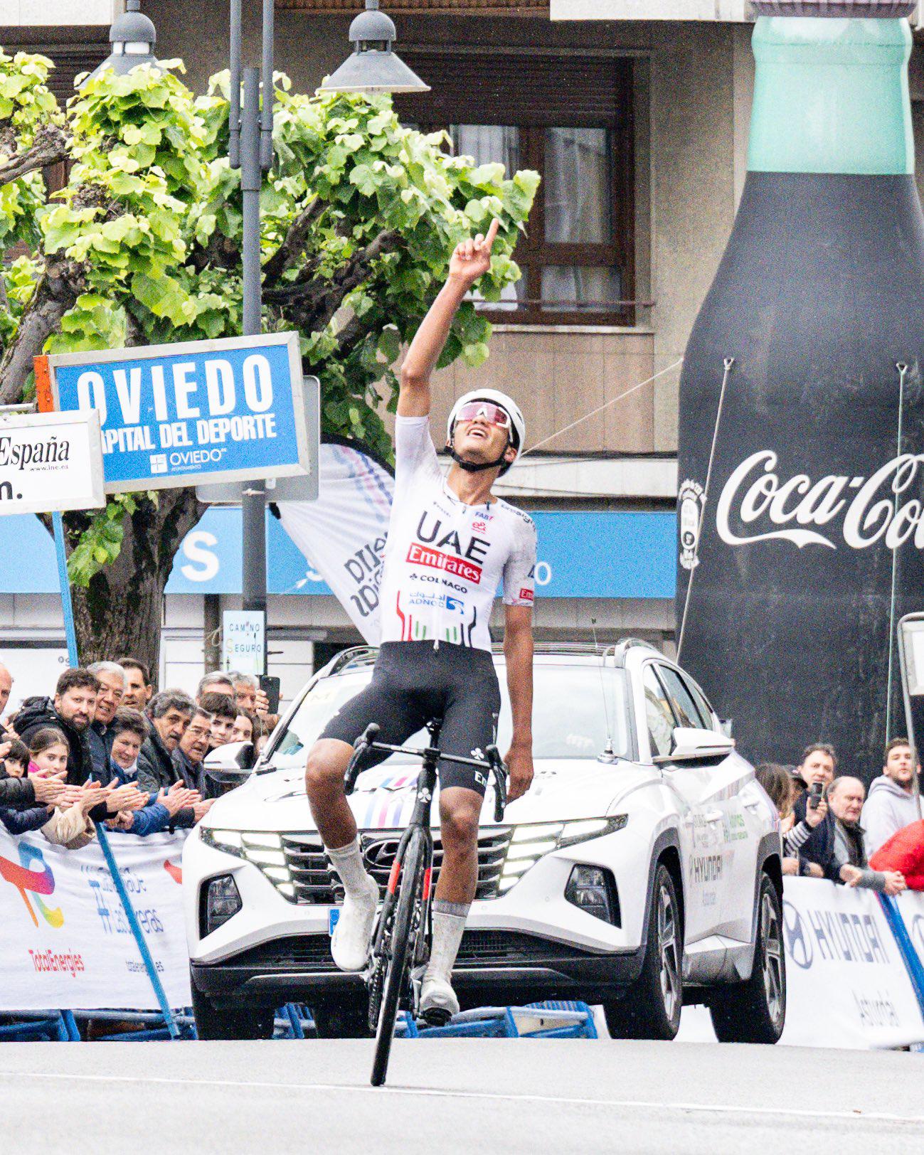$!Mexicano Isaac del Toro se lleva primera etapa de la Vuelta Asturias