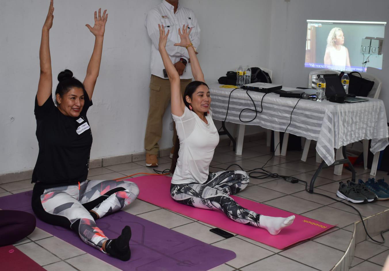 $!Se capacitan profesores mazatlecos de educación física en la rama del yoga
