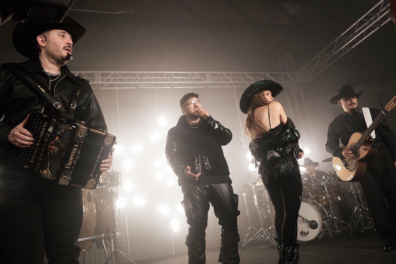 $!Tras su video con Fuerza Regida, Shakira realiza una segunda colaboración en el regional mexicano.
