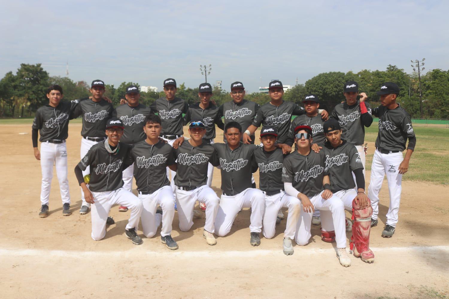 $!Complicado debut de Mazatlán en la Juvenil Mayor de softbol