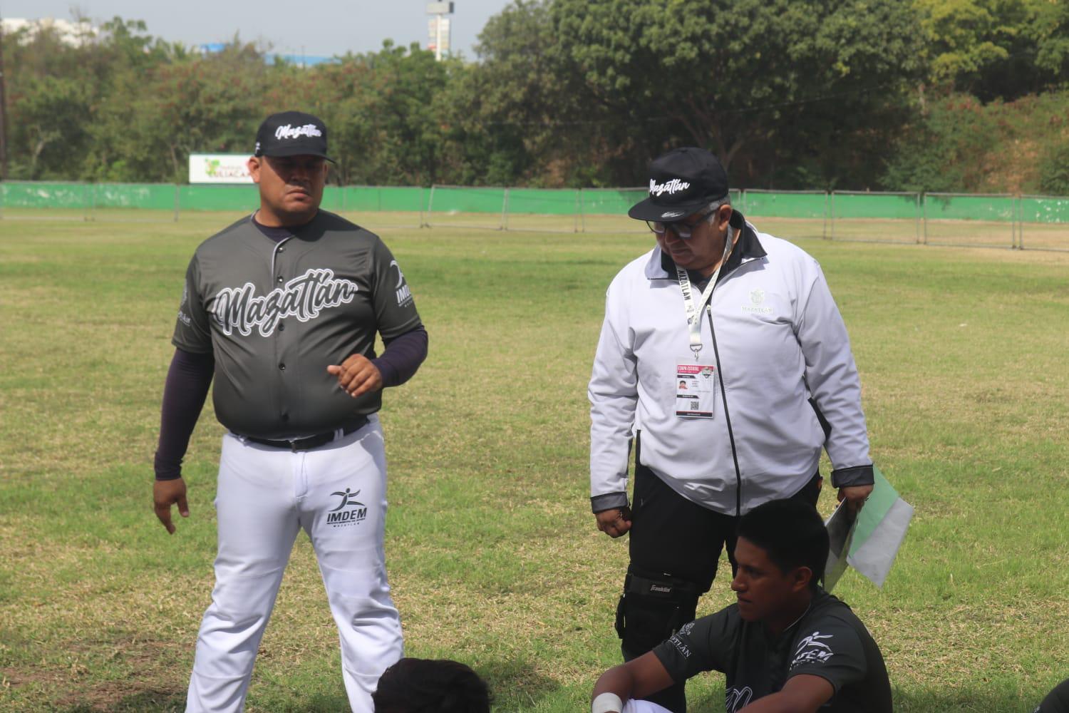 $!Complicado debut de Mazatlán en la Juvenil Mayor de softbol