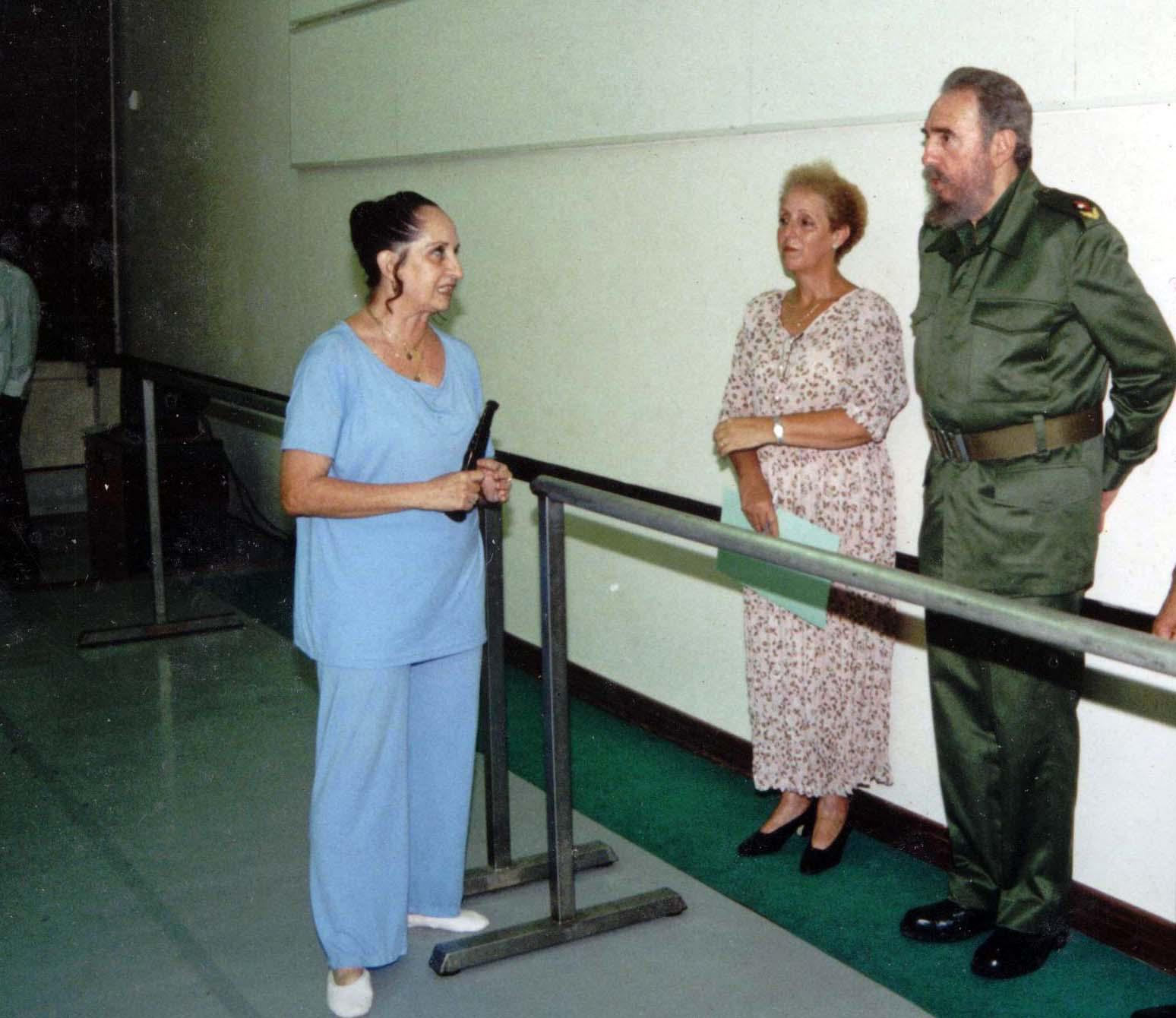 $!Ramona de Sáa, junto a la profesora Martha Ulloa, y el Comandante en Jefe Fidel Castro Ruz.