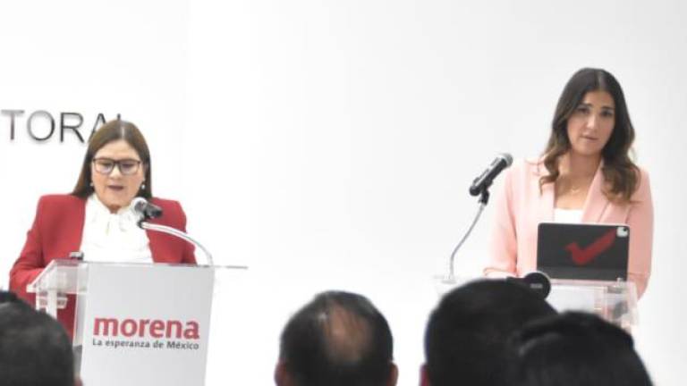 Imelda Castro Castro y Paloma Sánchez Ramos, en el debate.