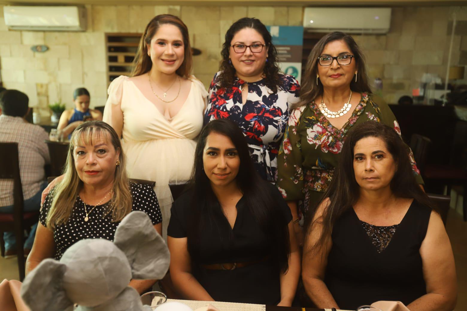 $!Estela Zataráin, Carolina Quezada, Esperanza García, Amada Gutiérrez, Xenia Valdepeñas y Lourdes Torres.