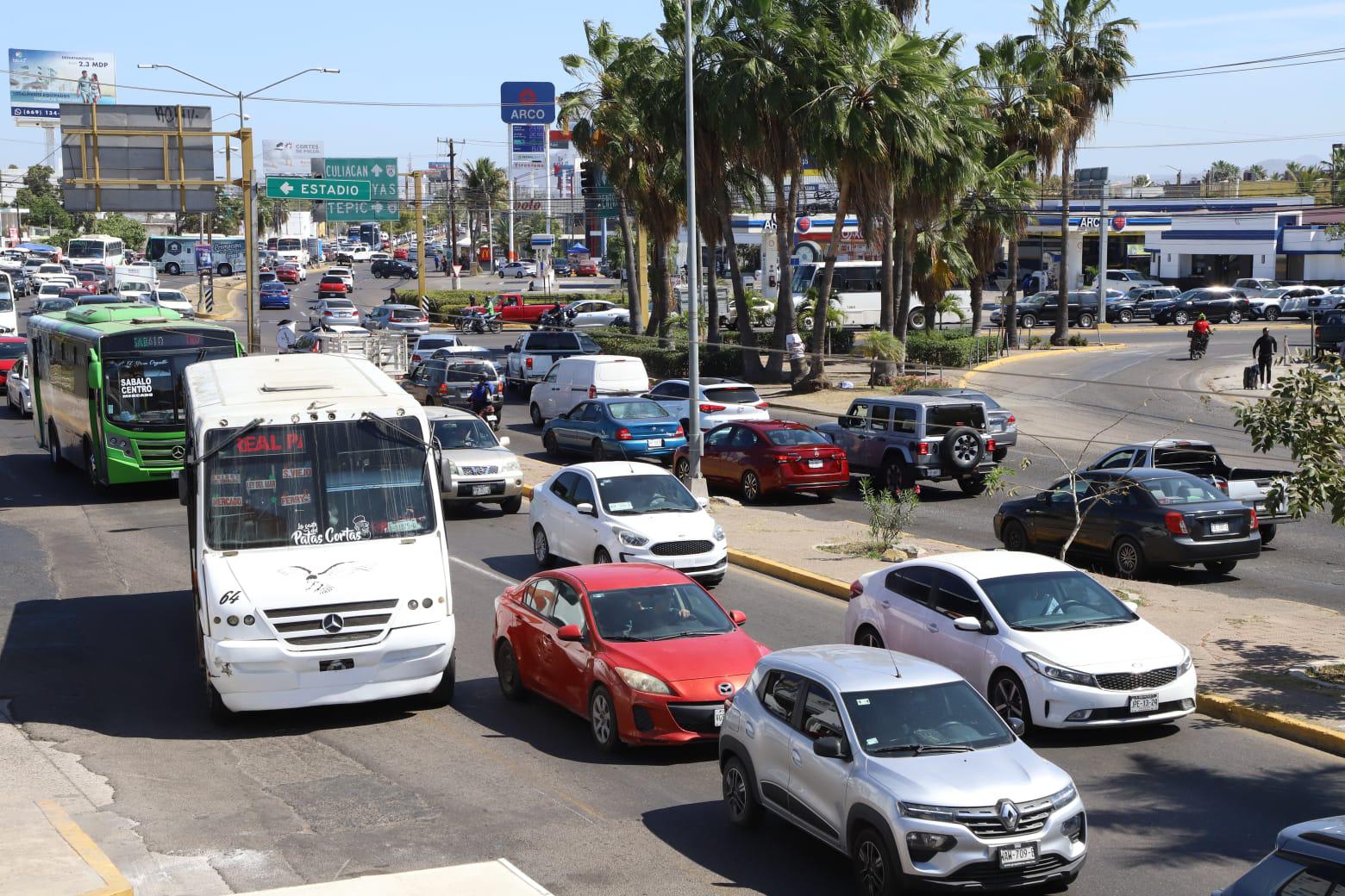 $!Presenta Mazatlán caos vial por segundo día consecutivo por el Triatlón