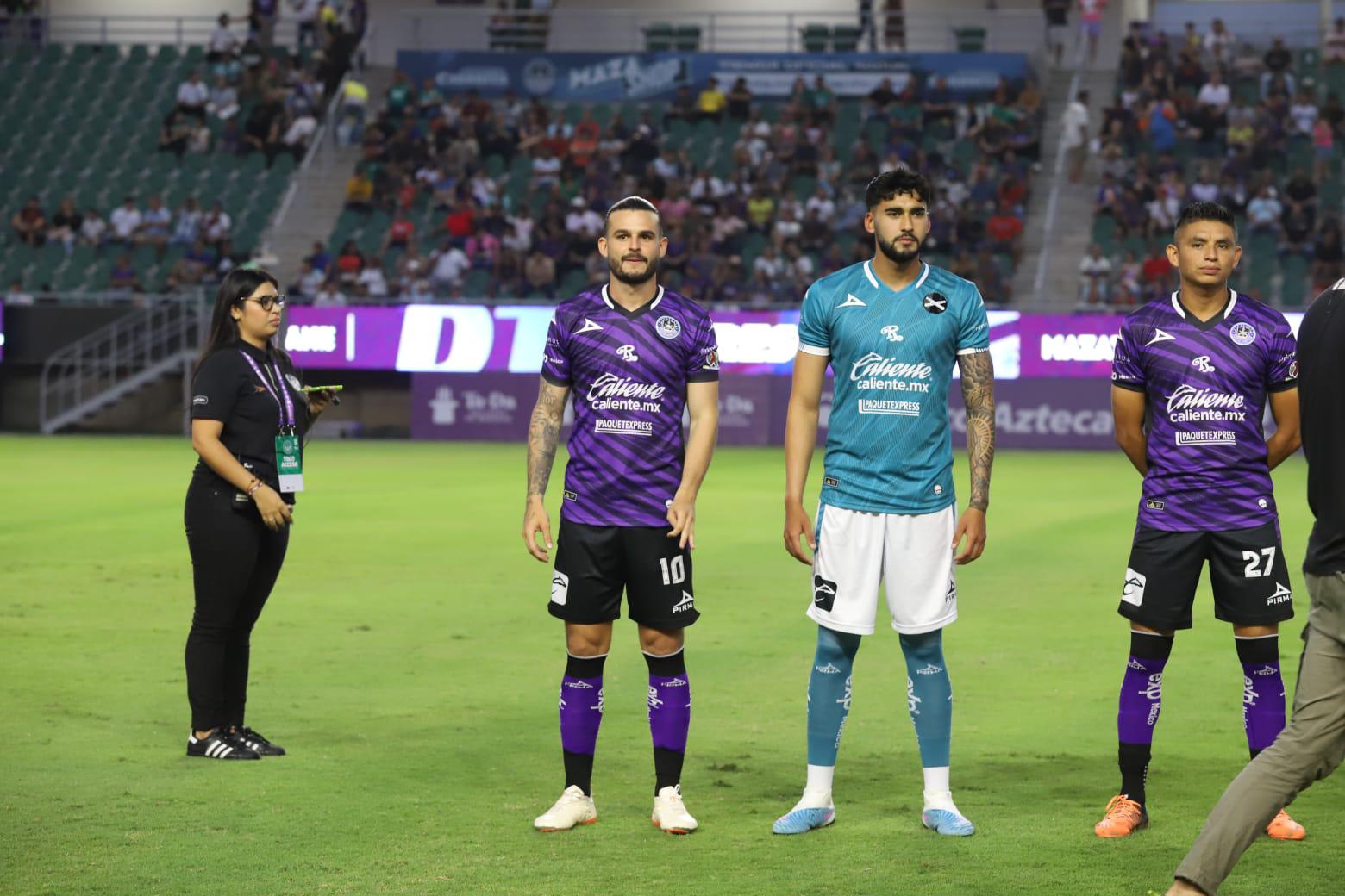 $!Los jugadores Nicolás Benedetti, Raúl Camacho y Miguel Sansores portaron ambos uniformes, el jersey local y visitantes, en el encuentro.