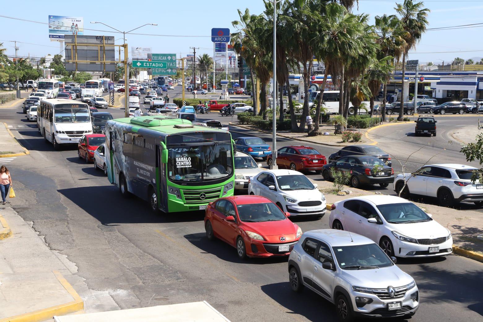 $!Presenta Mazatlán caos vial por segundo día consecutivo por el Triatlón