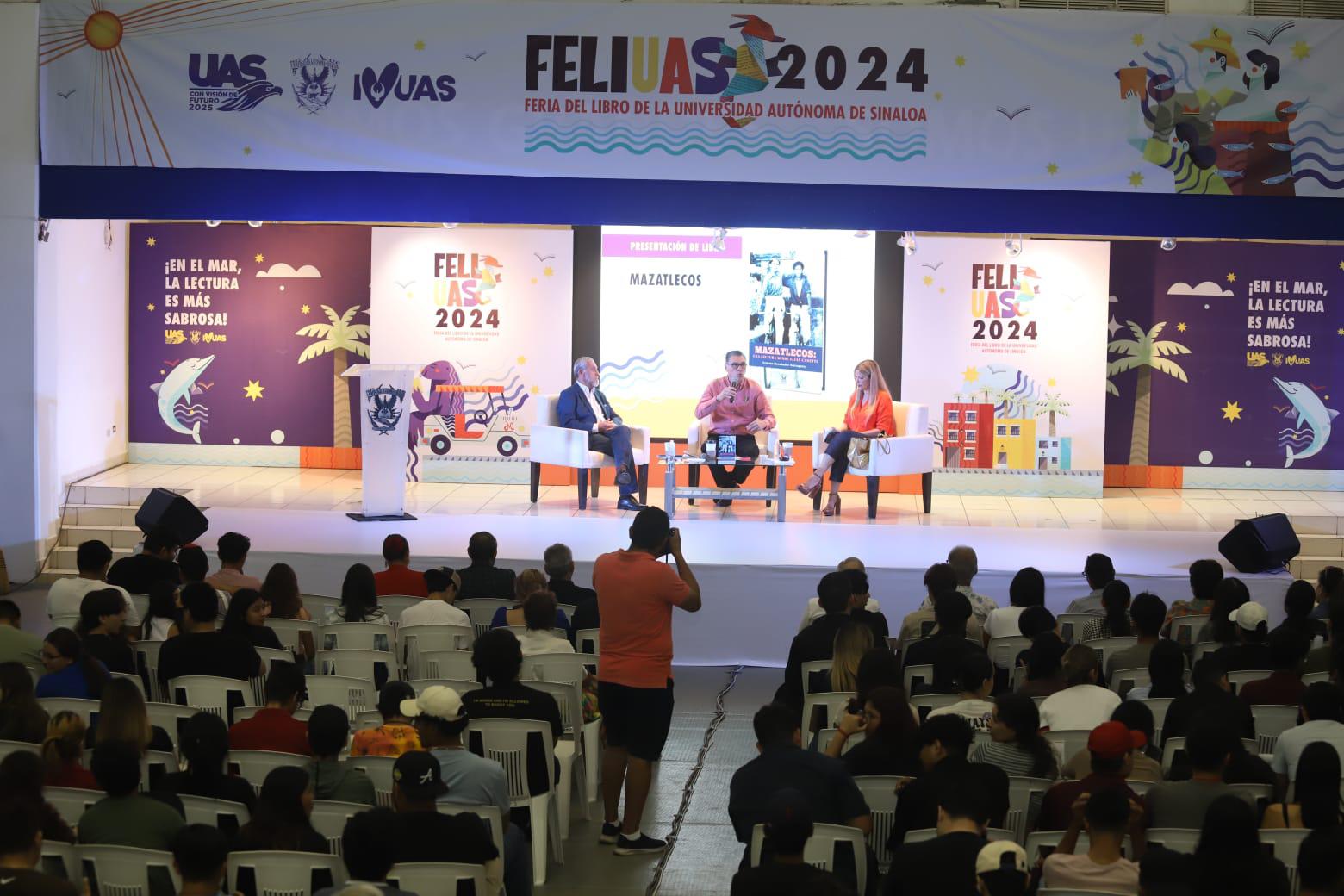$!Presenta Ernesto Hernández su libro ‘Mazatlecos’ en el foro principal de la FeliUAS 2024