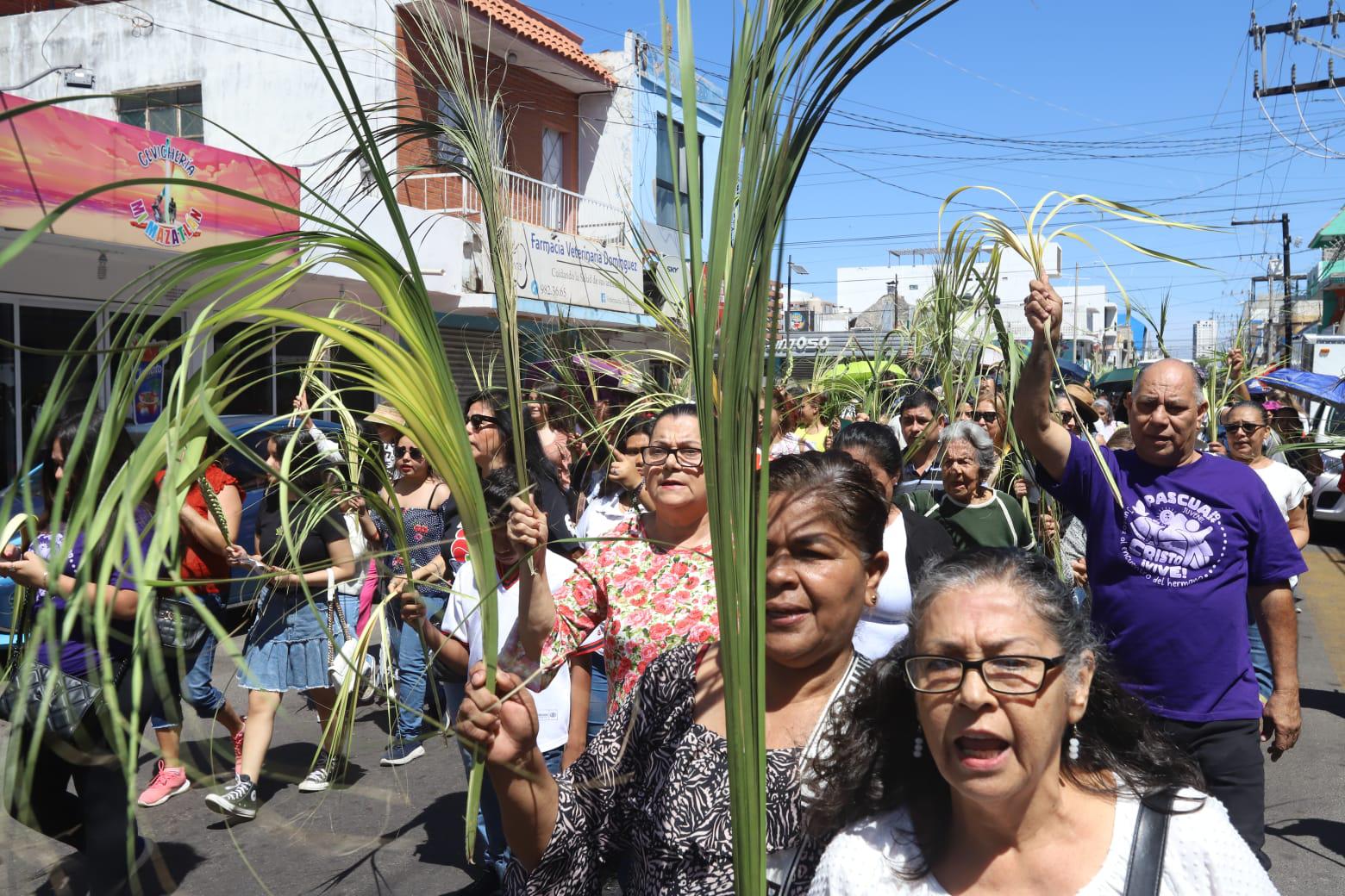$!Arranca la Pascua Juvenil de Mazatlán con procesión y misa de Domingo de Ramos