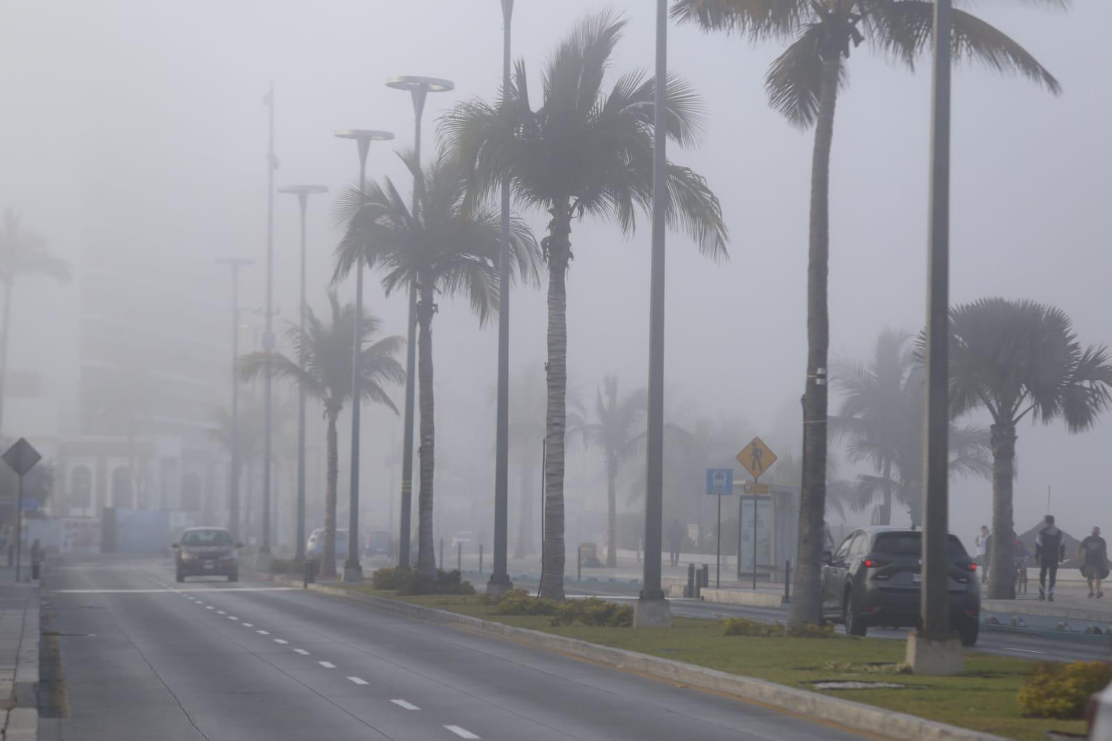$!La neblina ‘esconde’ a Mazatlán