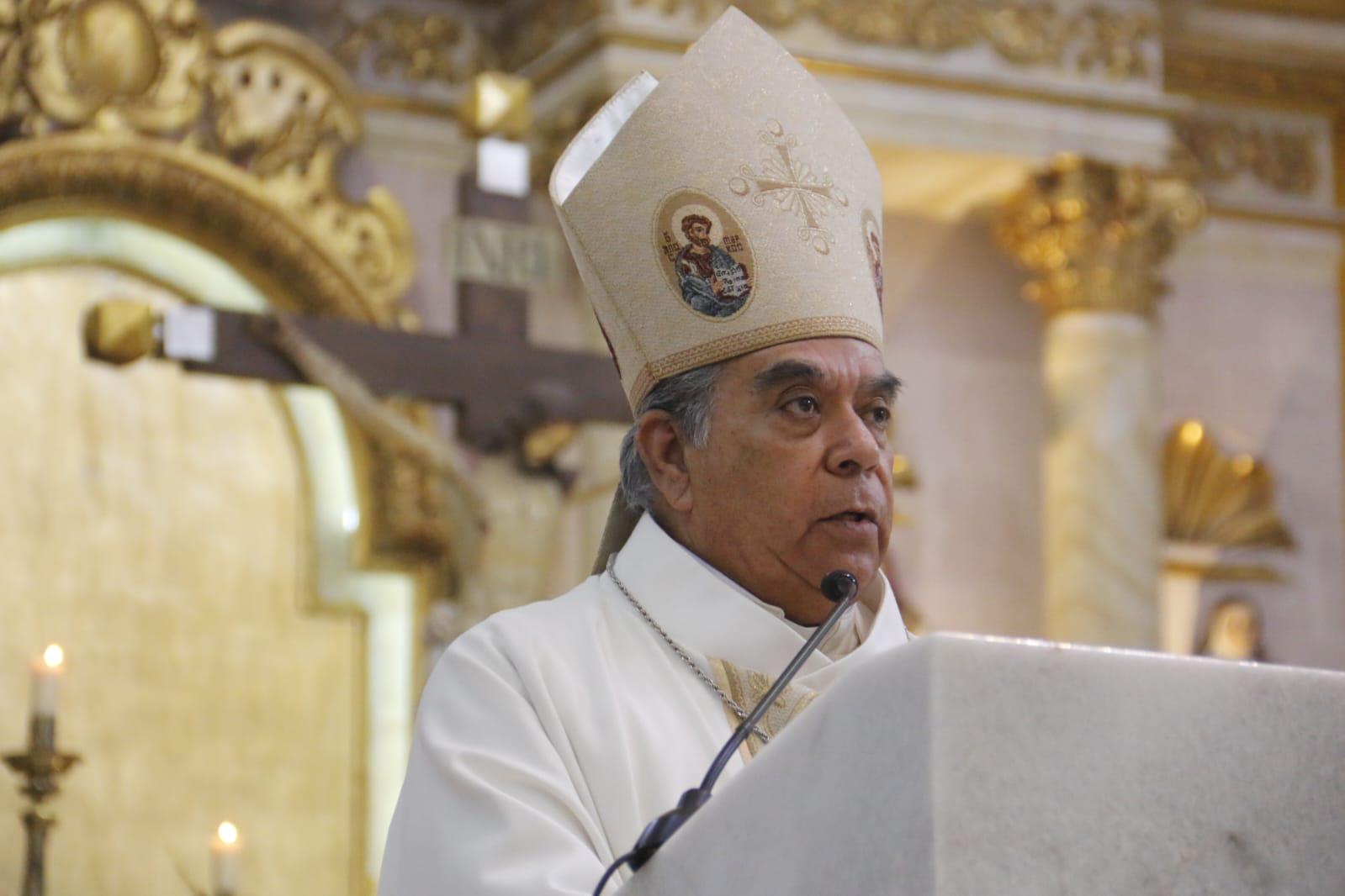 $!‘Que reconsideren, que recapaciten’, clama Obispo de Culiacán en Misa Crismal ante hechos de violencia