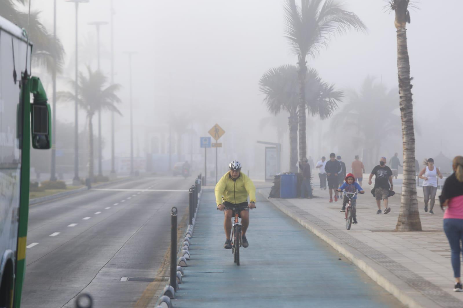 $!La neblina ‘esconde’ a Mazatlán