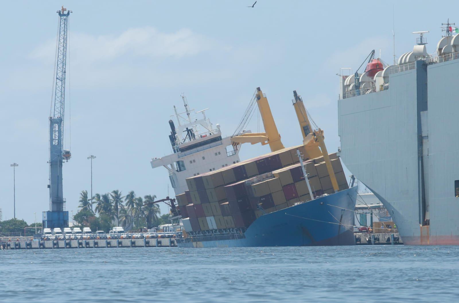 $!Permanece escorado el buque Chiapas Star en Mazatlán