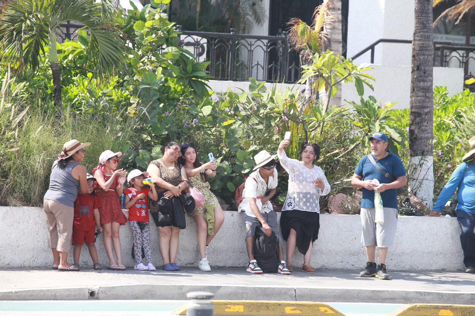 $!Turistas abarrotan Mazatlán para celebrar el Año Nuevo