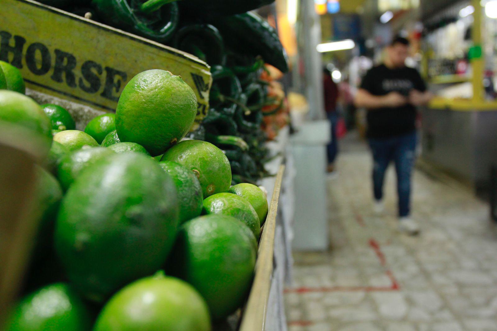 $!El kilo de limón podría mantenerse entre 70 y 80 pesos hasta abril, afirman en el mercado Garmendia de Culiacán