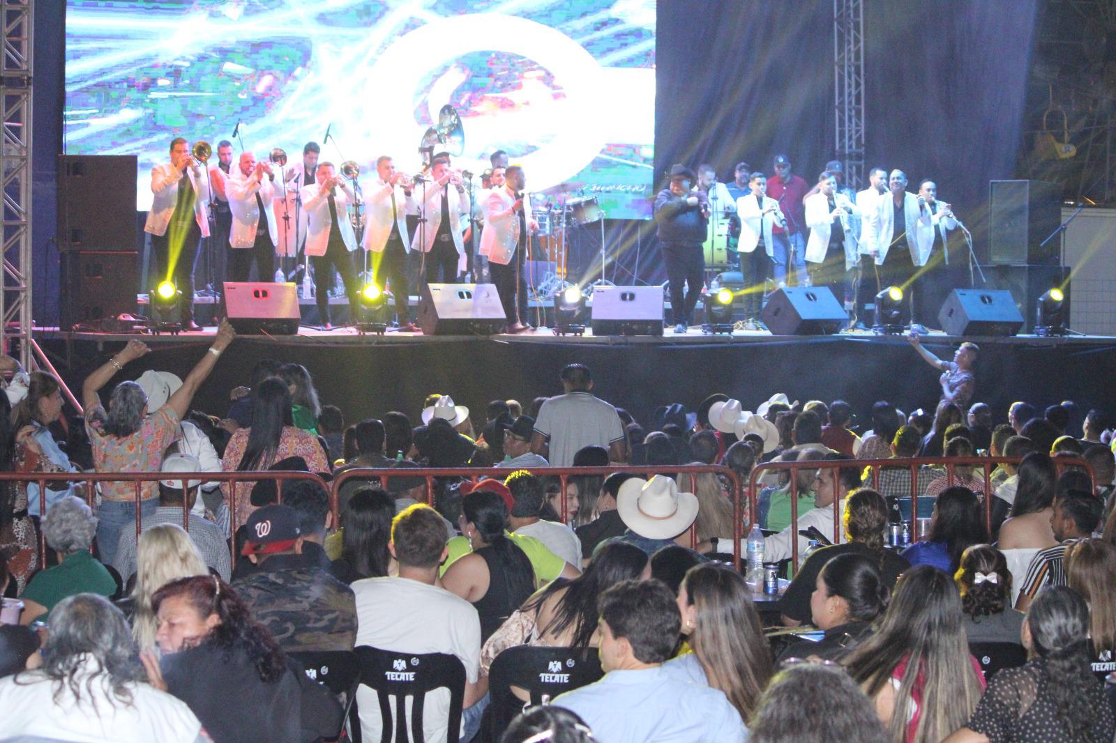 $!Esperan a José Ángel Ledesma ‘El Coyote’ para corear y bailar sus canciones en Rosario