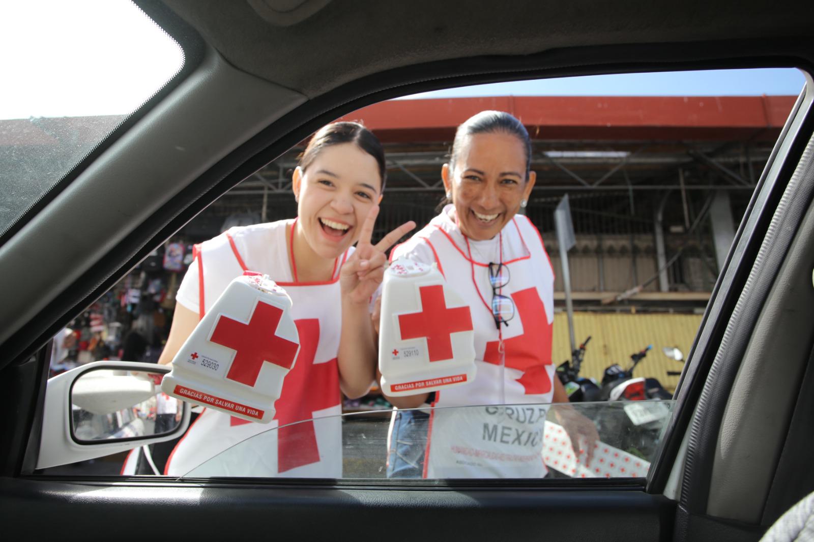 $!Cruz Roja Mazatlán desfila en búsqueda del apoyo ciudadano; se requieren más de 4 millones de pesos