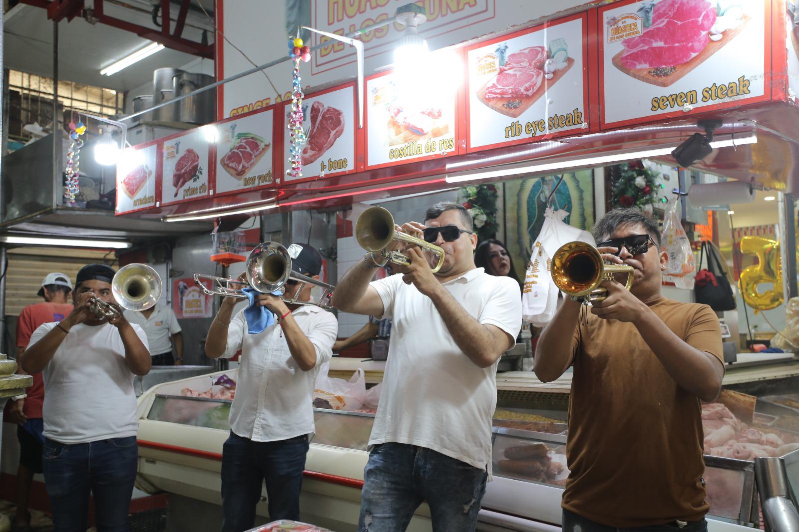 $!Cantan Mañanitas al Mercado Pino Suárez de Mazatlán por su 125 aniversario