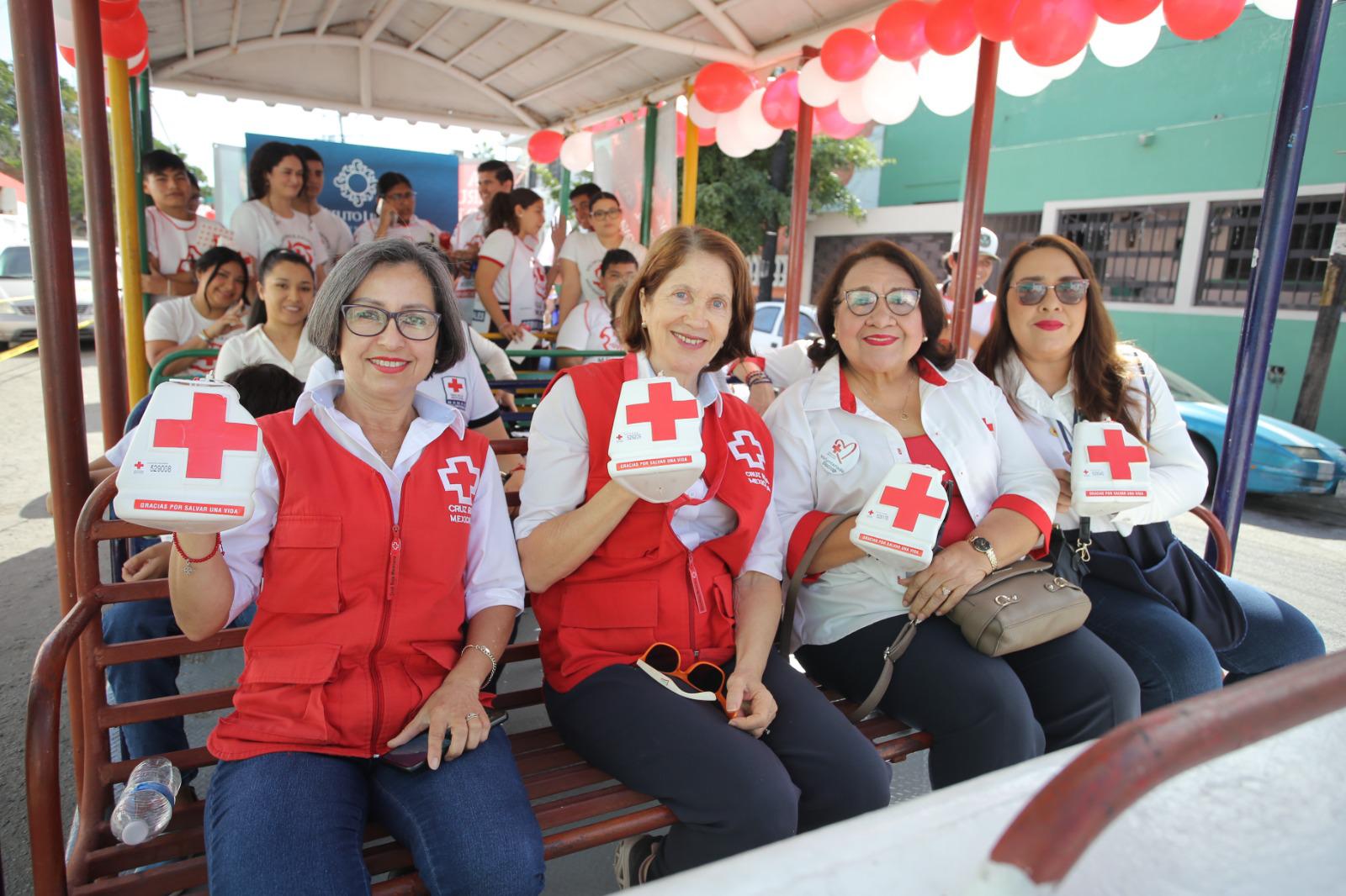 $!Cruz Roja Mazatlán desfila en búsqueda del apoyo ciudadano; se requieren más de 4 millones de pesos