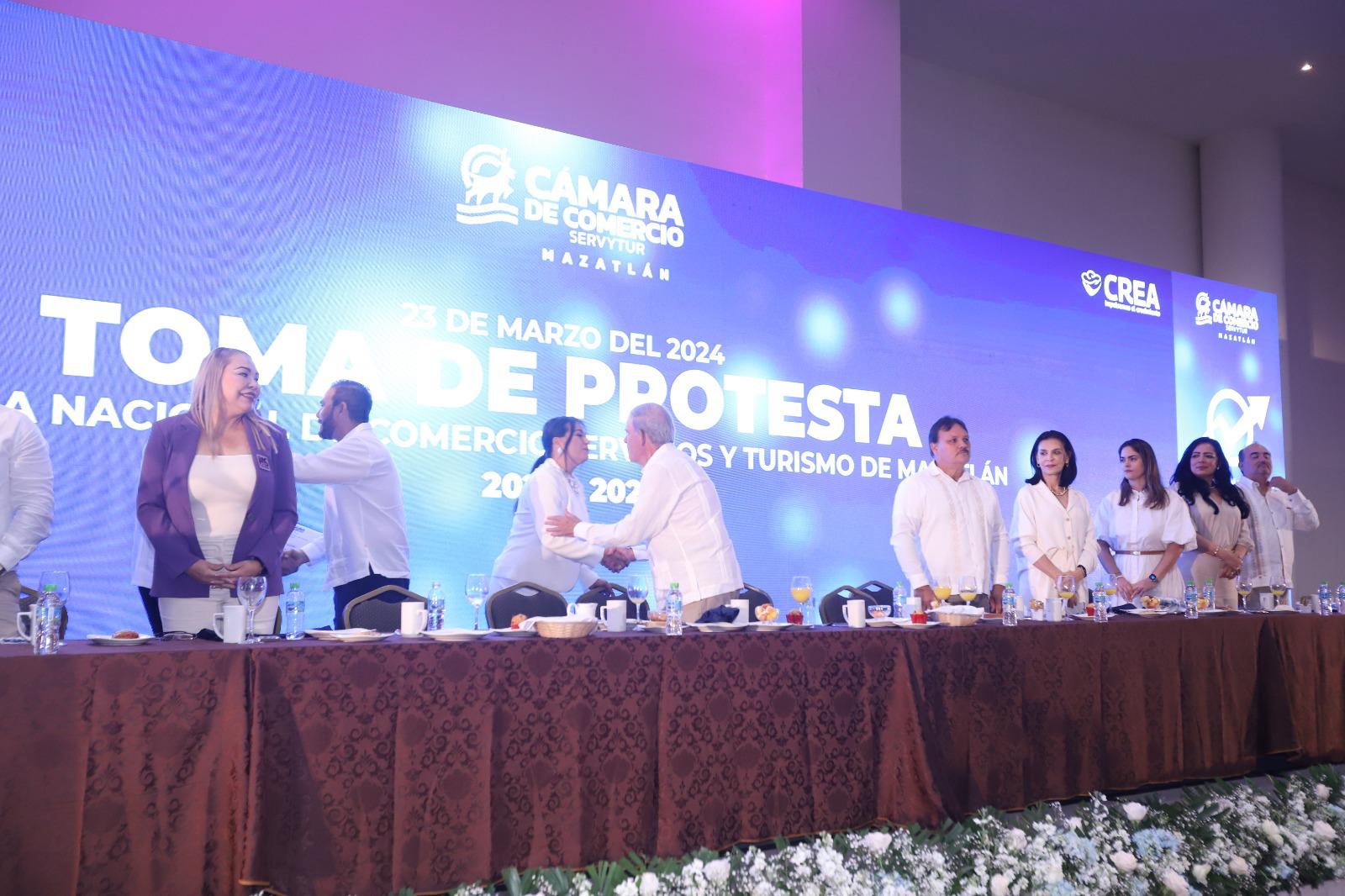 $!Asume Francis Cázares como primera mujer presidenta de la Canaco Servitur Mazatlán