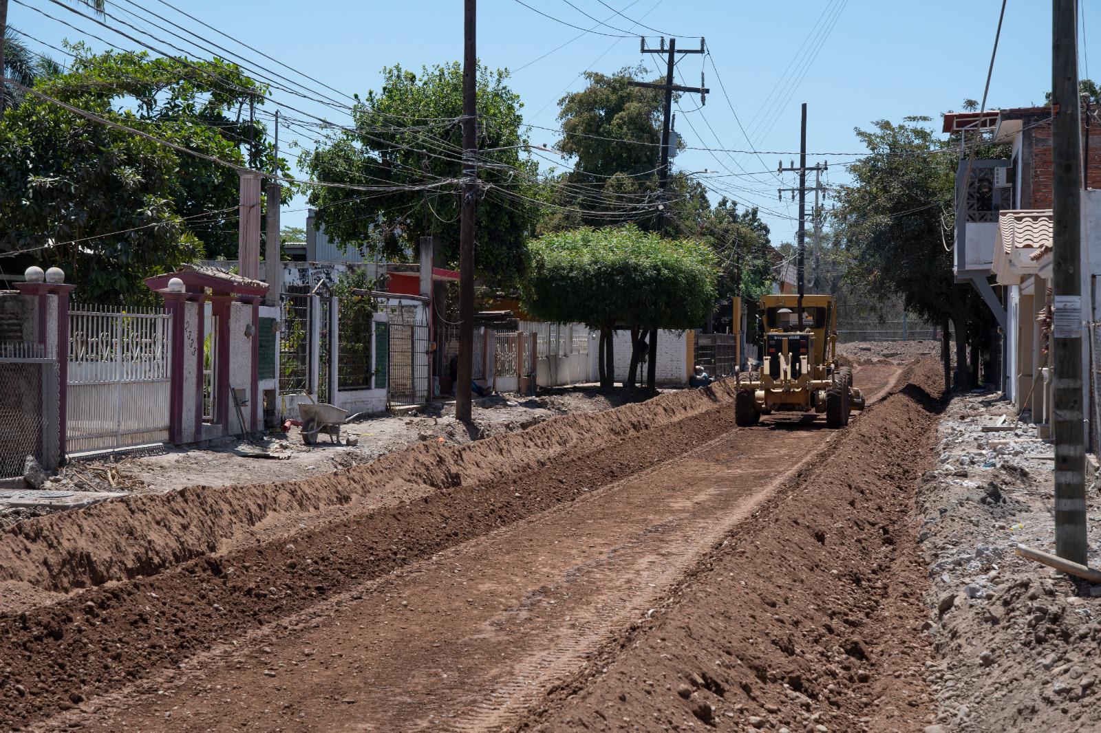 $!Empiezan obras de pavimentación en el sector Aeropuerto en Culiacán