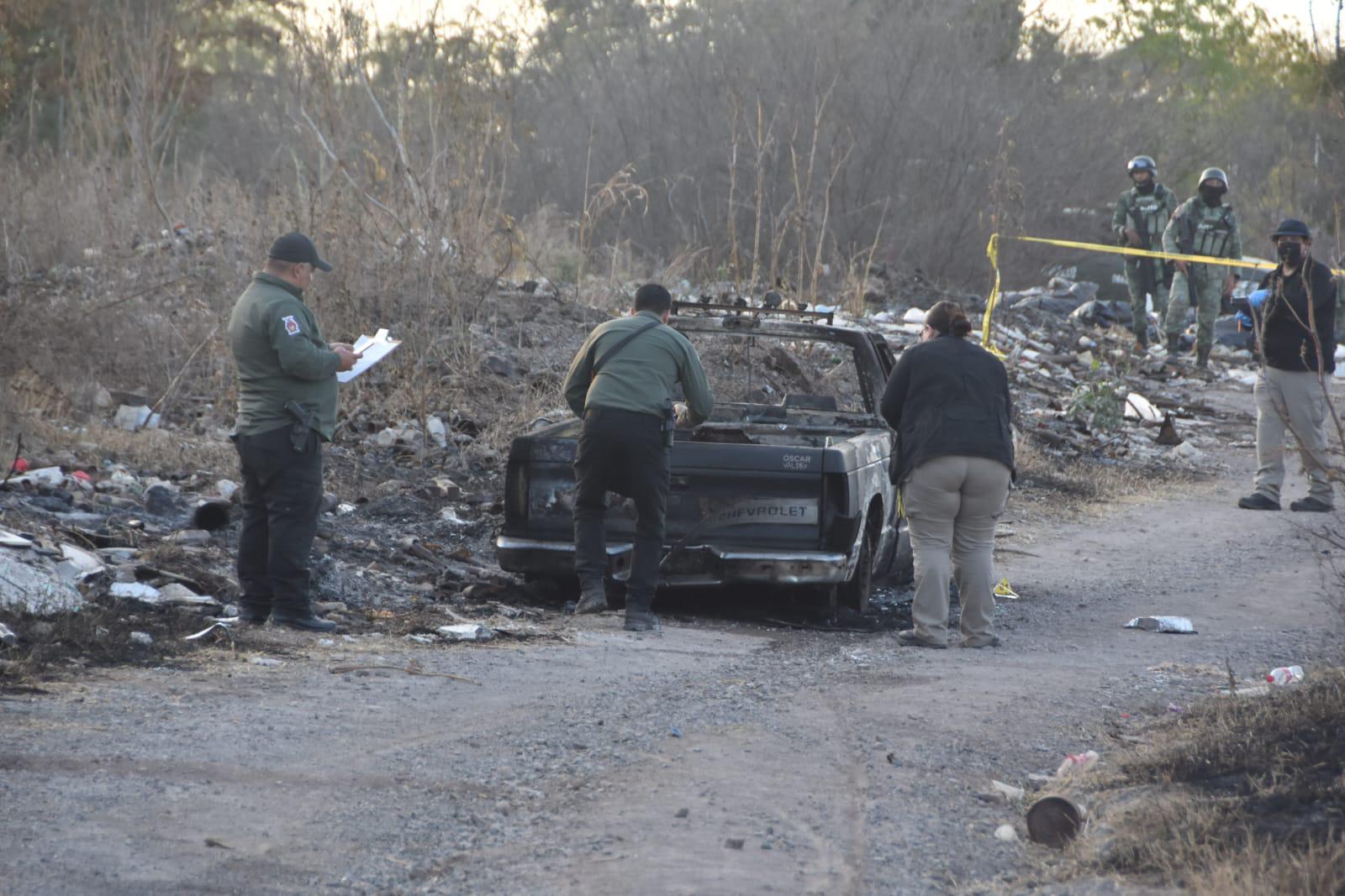 $!Localizan a un hombre carbonizado dentro de un vehículo quemado en Culiacán