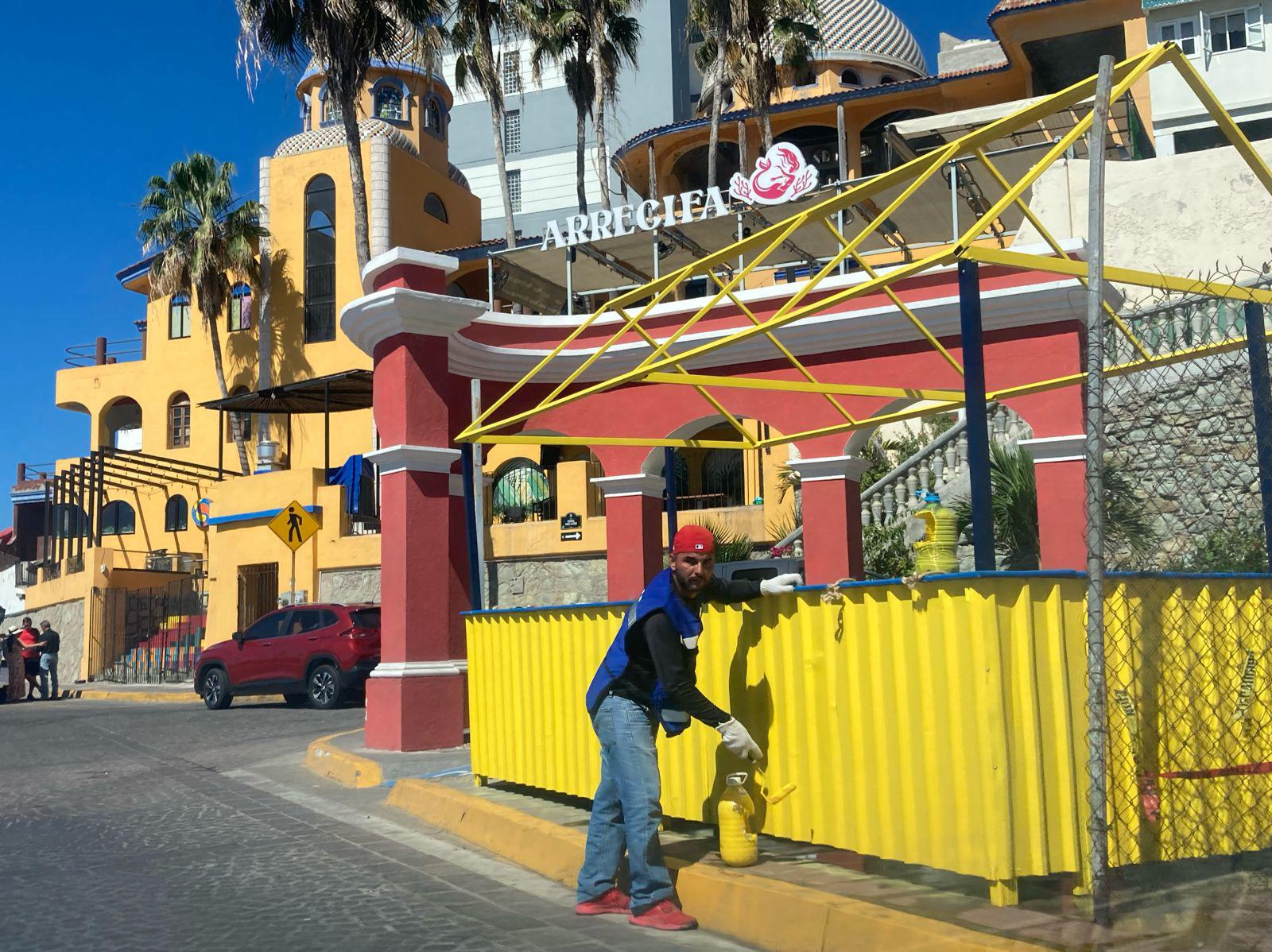 $!Colocan templetes en la avenida Del Mar para disfrutar los desfiles del Carnaval