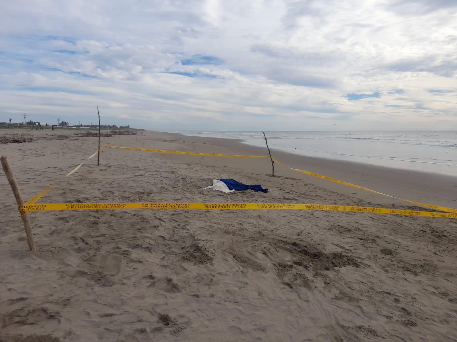 $!Muere joven de Durango en playas de El Caimanero, en Rosario