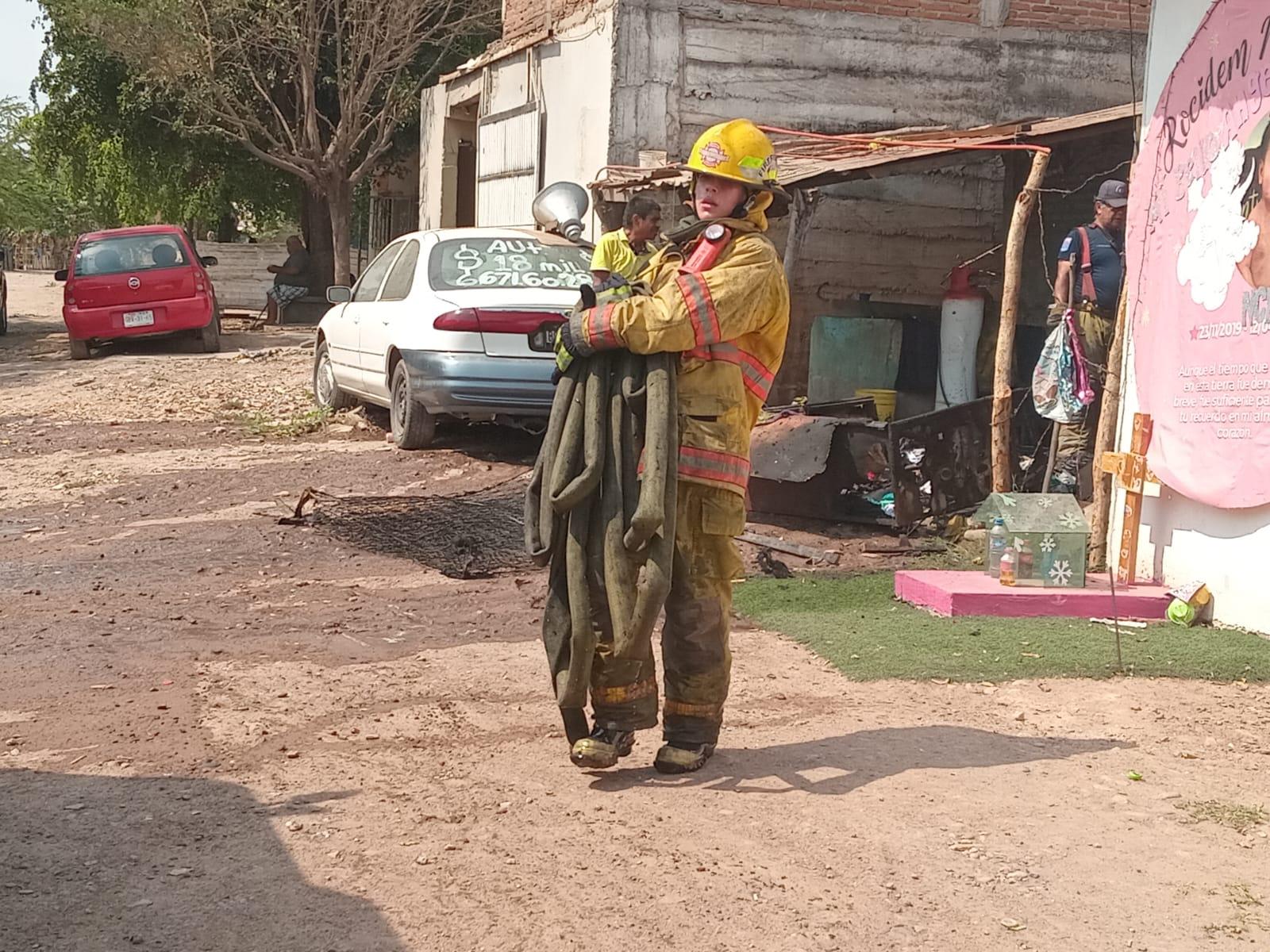 $!Hombre prende fuego a su casa tras discutir con su pareja en Culiacán