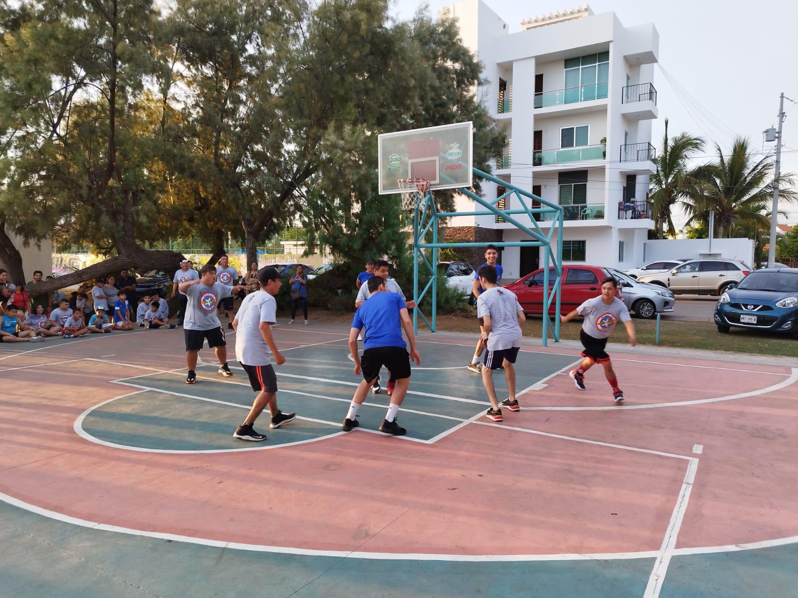$!Piratas Basketball estrecha lazos de amistad con Súper Héroes Mazatlán