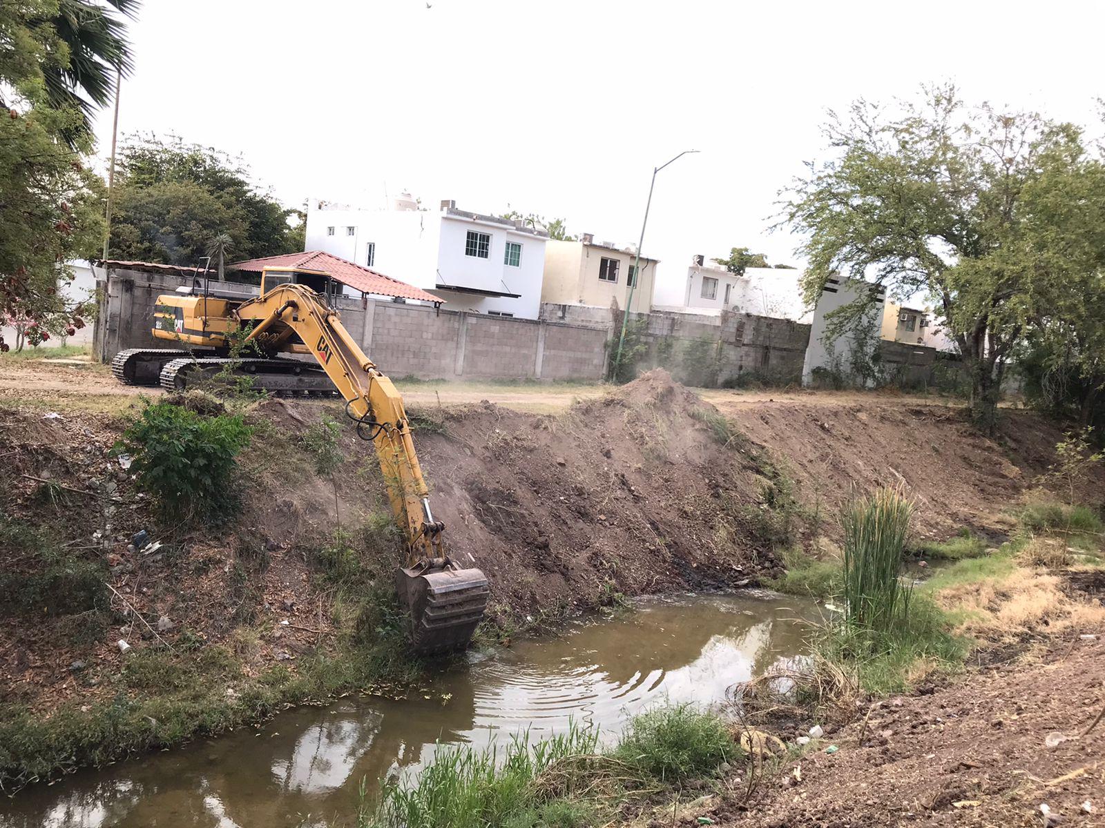 $!Avanza Obras Públicas de Culiacán 60 por ciento en limpieza y desazolve de arroyos