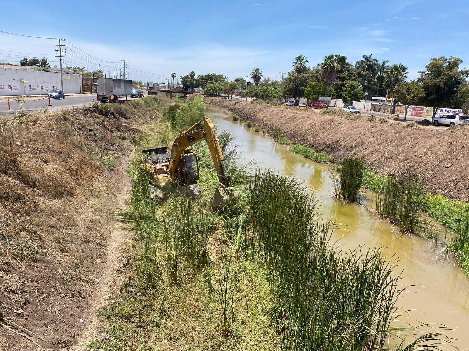 $!Avanza Obras Públicas de Culiacán 60 por ciento en limpieza y desazolve de arroyos