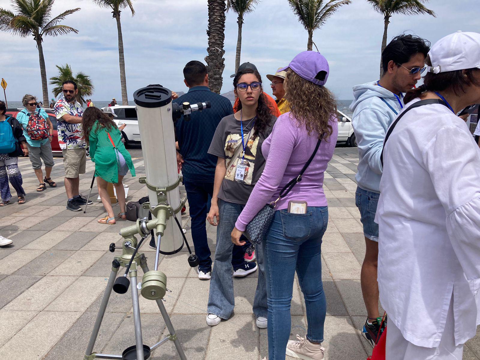 $!Capacitan a voluntarios de la Samaz para guiar la observación del eclipse de sol en Mazatlán