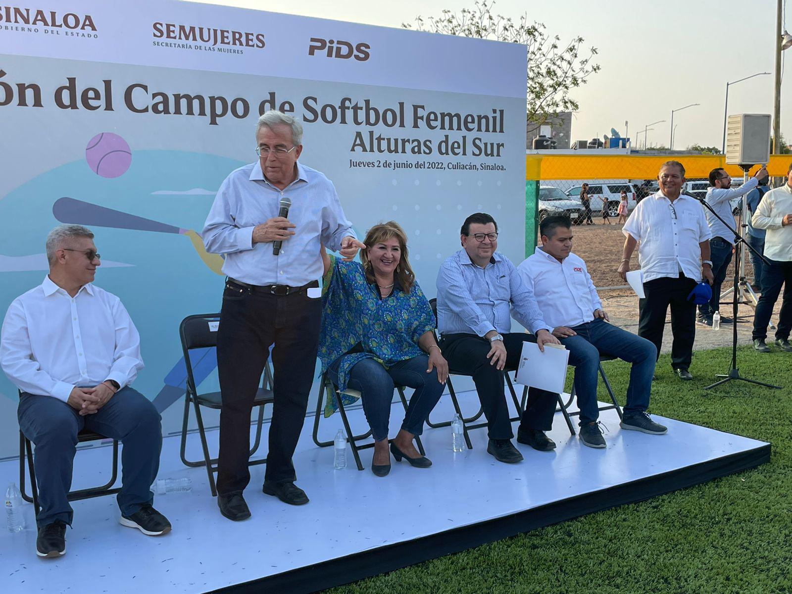 $!Inauguran estadio de softbol femenil en Alturas del Sur, en Culiacán