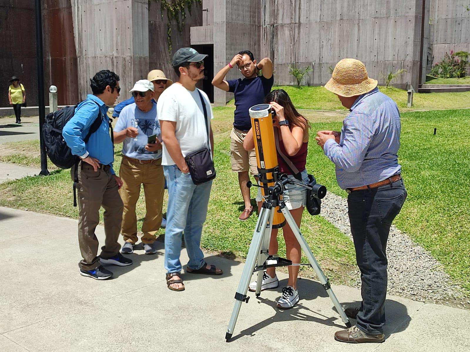 $!Exponen sobre el diseño de telescopios en el Gran Acuario Mazatlán Mar de Cortés