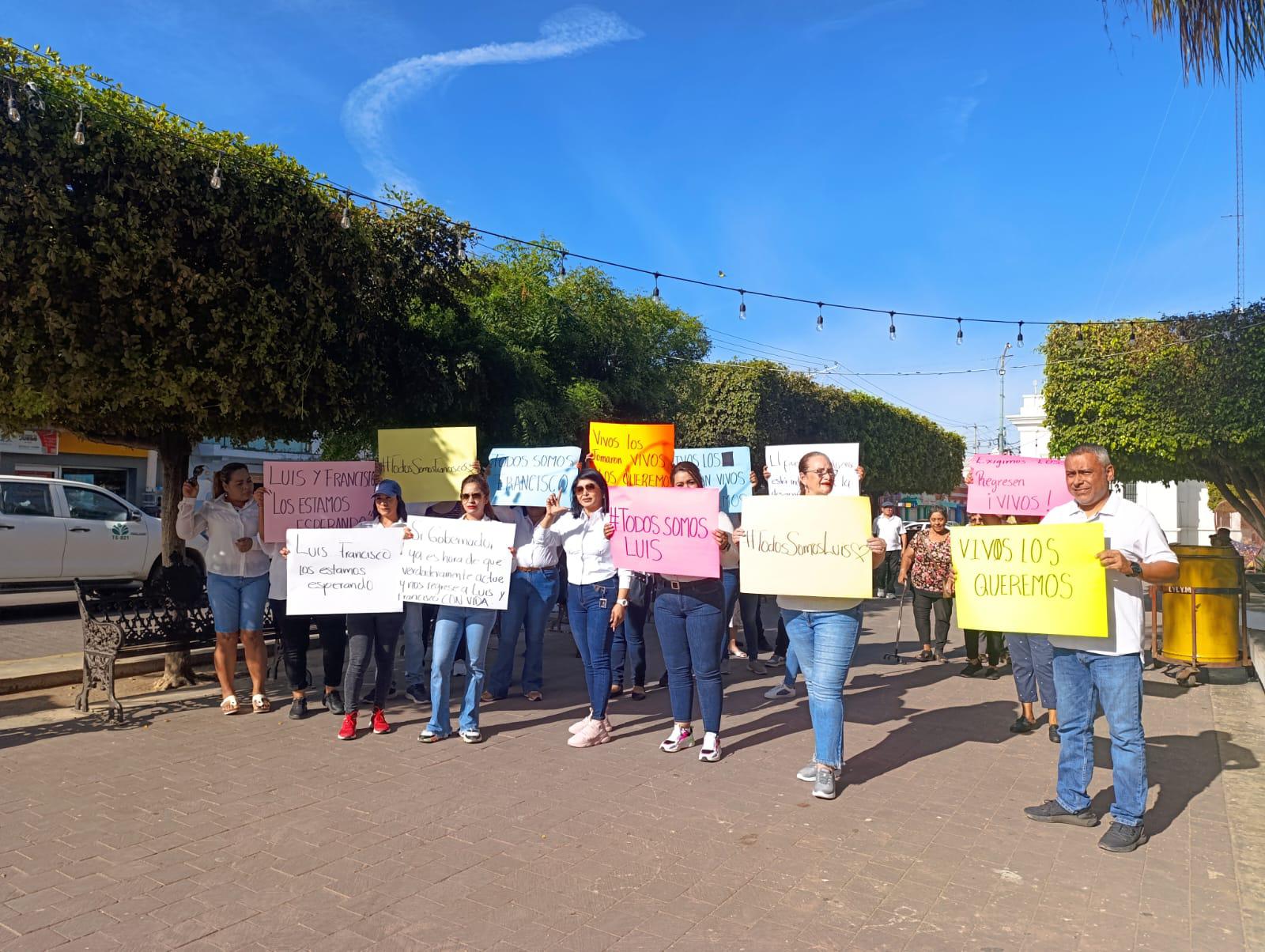 $!Integrantes del PAS se manifiestan en Escuinapa para exigir el regreso de Luis y Francisco