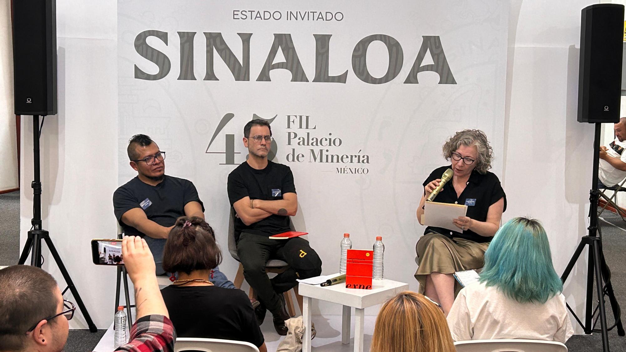 $!Bily López presentó ‘Experiencia y deseo’, en compañía del escritor y artista visual Martín Cinzano, y la académica Rebeca Maldonado.