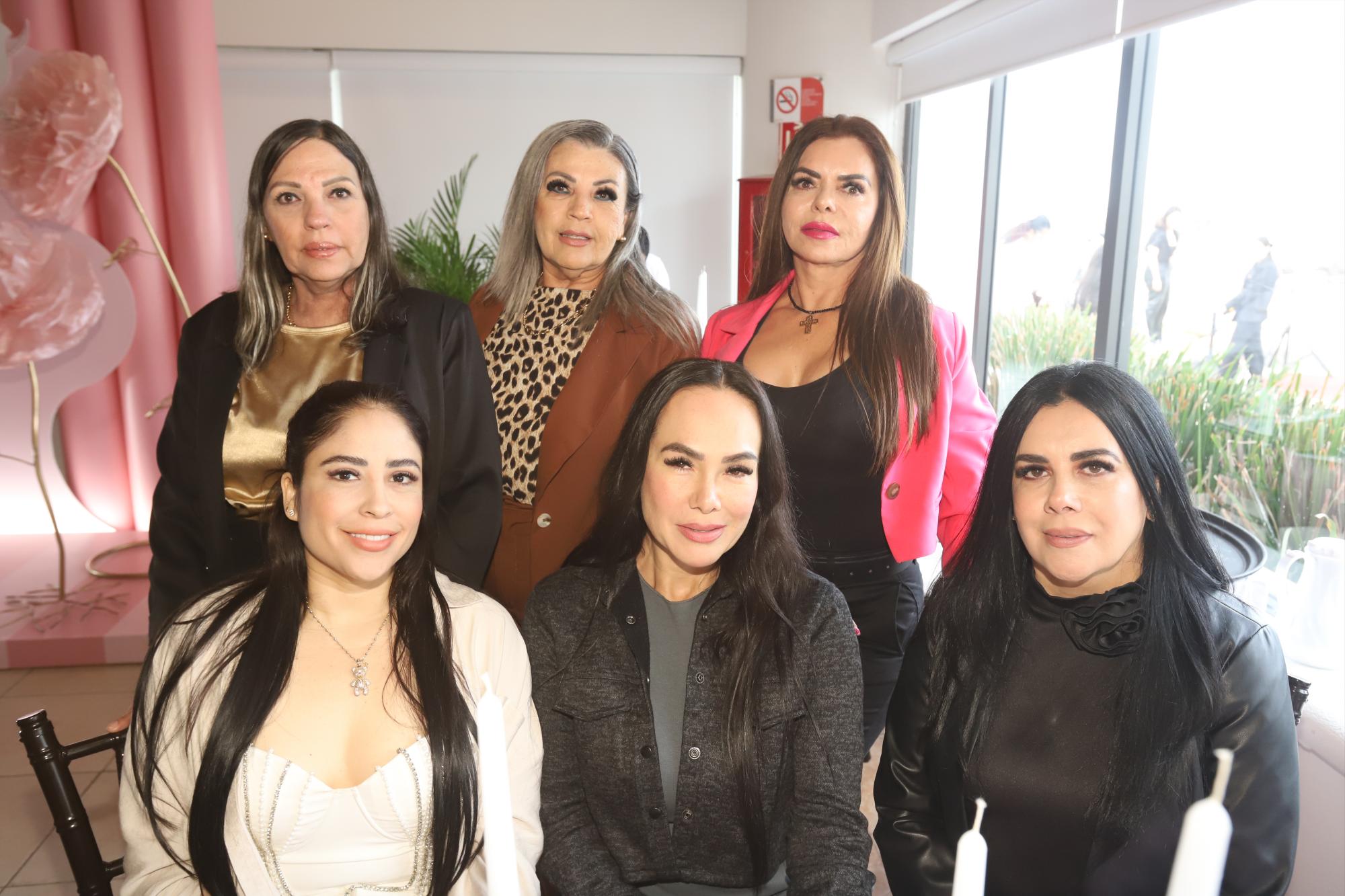 $!Dora Alicia García, Petry García, Hilda Osuna. Sentados Cynthia Sánchez, Lorena Sánchez y Claudia Bernal.