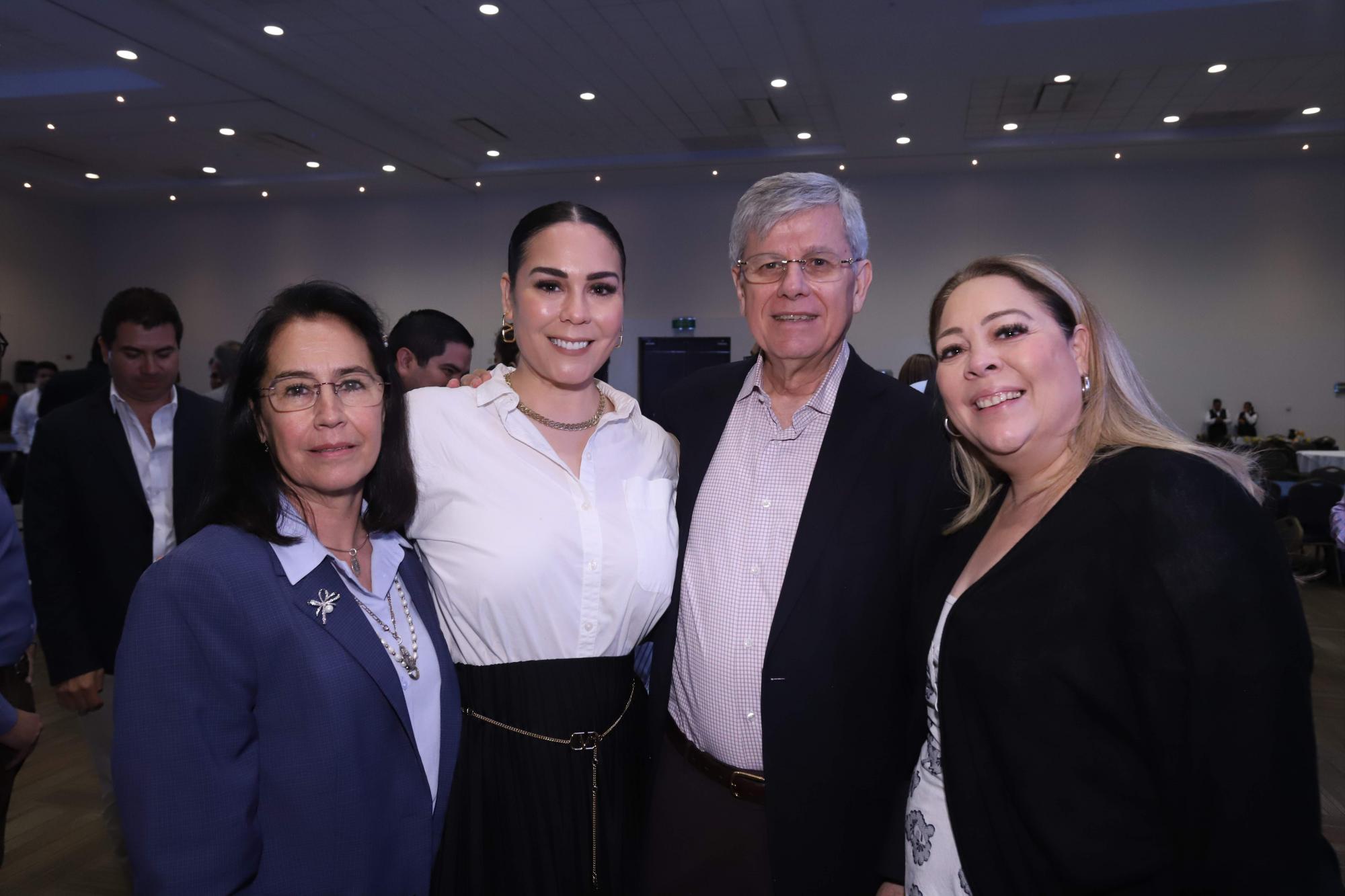 $!Cristina de González, Tita González, Fernando González Olivieri y Nuri González.